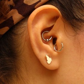 تصویر پیرسینگ نقره پروانه 