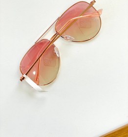 تصویر عینک فریم‌ پلیسی شفاف 