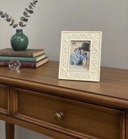 تصویر قاب عکس رومیزی 4×6 سانتی متر با طراحی زیبا و ظریف 