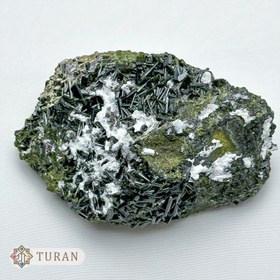 تصویر سنگ اپیدوت با همرشدی کلسیت 509 گرم 