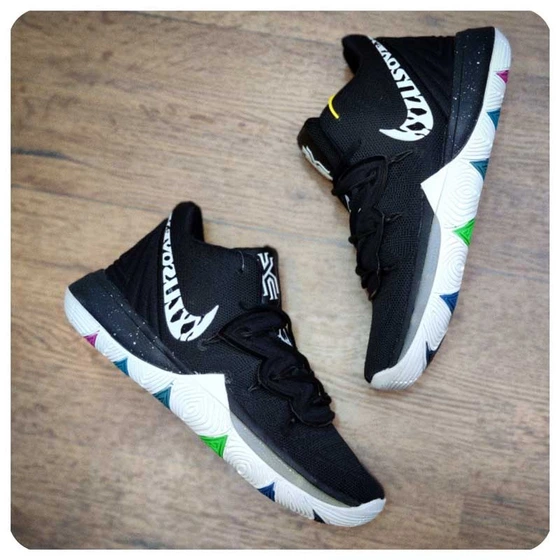 Nike kyrie 5 donna on sale scontate