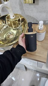 تصویر جا مایع رو میزی مشکی 