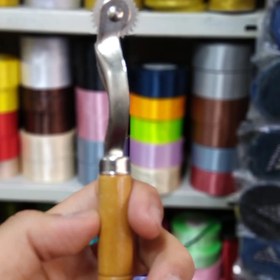 تصویر رولت خیاطی دسته چوبی Sewing roulette with wooden handle