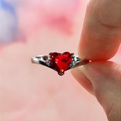 تصویر انگشتر قلب سرخ مینیمال 