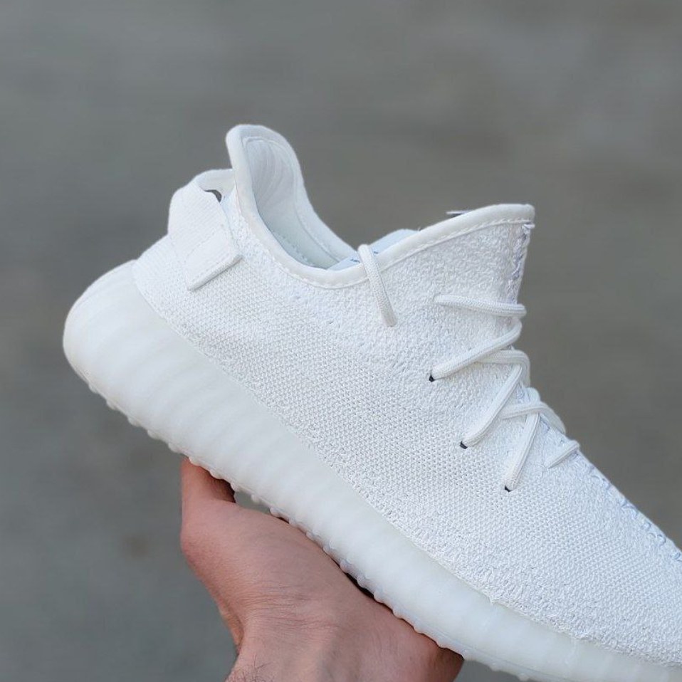 Triple white adidas clearance yeezy