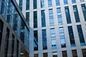 تصویر عکس با کیفیت از دو قسمت ساختمان 