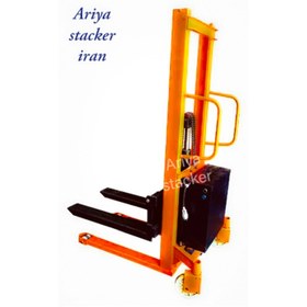 تصویر استاکر برقی ظرفیت ۲ تن حداکثر ارتفاع ۲متر برند آریا استاکر Electric stacker with a capacity of 2 tons and a maximum height of 2 meters