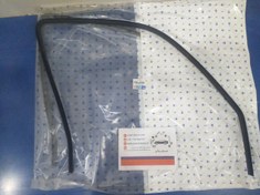 تصویر نوار لاستیکی درب جلو راست ایساکو مناسب پژو ۴۰۵ 