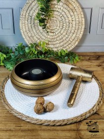 تصویر گردو شکن طلایی 