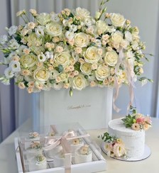 تصویر باکس گل و کاپ کیک خواستگاری سفید گلبهی کد 134 