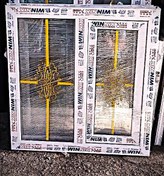 تصویر پنجره دو جداره پی وی سی ۱۰۰*۱۰۰ دکوراتیو 