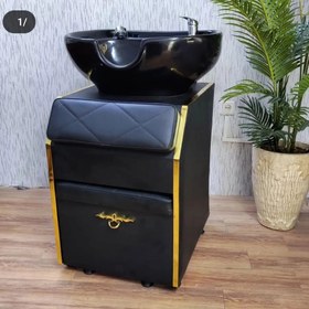 تصویر سرشور ایستاده آرایشگاهی شرکتی 