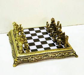 تصویر میز شطرنج برنزی 