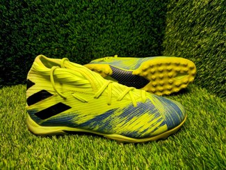 تصویر کتونی کفش استوک ریز اورجینال آدیداس سایز۴۲ Football shoe