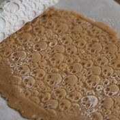 تصویر وردنه طرح جمجمه 