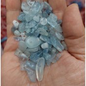 تصویر مهره سنگ آکوامارین چیپسی تراش نخورده دفرمه راف سنگ اصل طبیعی 