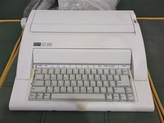 تصویر ماشین تایپ برقی قدیمی نو و آکبند ناکاجیما 