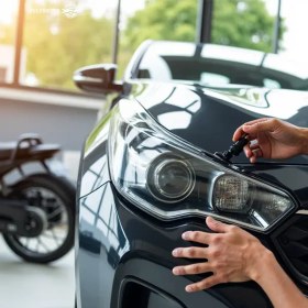 تصویر نصب لامپ خودرو در محل ( تهران ) 