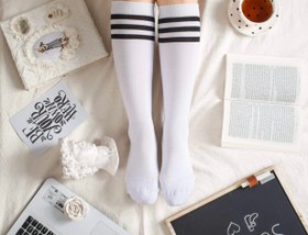 تصویر زیر زانو سه خط سفید socks