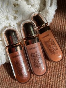 تصویر لیپ گلاس Hexabeauty 