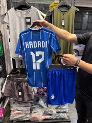 تصویر لباس اول بچهگانه استقلال با شورت همراه با اسم های رامین و اسانی و حدادی تک و عمده 