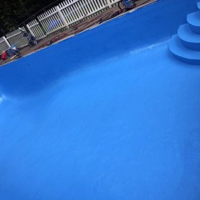 تصویر رنگ داخل استخر 