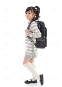 تصویر عکس با کیفیت دانش آموز خردسال با ژست 