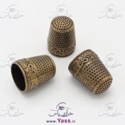 تصویر انگشت دانه ( انگشتانه ) نقش دار فلزی زردقلم ضخیم 