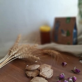 تصویر شیرینی رژیمی عسلی باطعم های پسته ای هل دارچینی زنجبیلی کاکایویی گل محمدی 