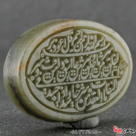 تصویر نگین انگشتر یشم درشت زیبا با حکاکی سوره فلق _کد:۲۱۵۱۸ 