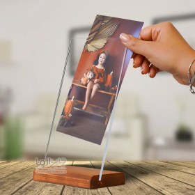 تصویر استند عکس پایه چوبی 