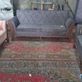 تصویر مبل اسکارلت پایه لبخندی با پارچه مازراتی یا مسکو زرین 