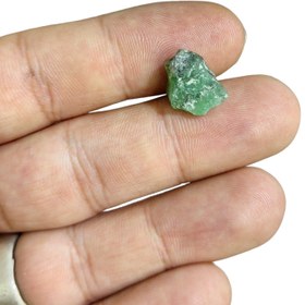 تصویر سنگ زمرد اصل بدون تراش 