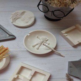 تصویر زیرسیگاری آدمک بیس خام