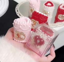 تصویر دوپ رژ کیک توت فرنگی فلاورنوز برند Hues Queen 