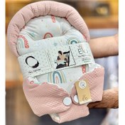 تصویر قنداق سوئیسی (آغوش گیر) نوزادی طرح پیکه رنگین کمان آبرنگی صورتی الا ELA 