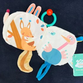 تصویر کتاب نوزاد پارچه ای جغجغه ای طرح جوجه تیغی Happy Monkey 