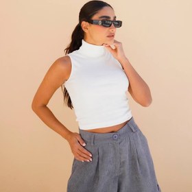 تصویر کراپ تاپ یقه اسکی مشکی 