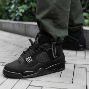 تصویر کتانی نایکی ایر جردن ۴ با رویه چرم مصنوعی 