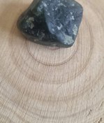 تصویر سنگ راف یشم اصل سنگی برای جذب ۱۵ گرم 