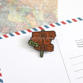 تصویر پین متنی take a hike - کد208 