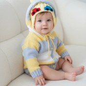 تصویر پلیور نوزادی با کلاه 