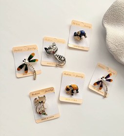 تصویر سنجاق سینه ۲ 