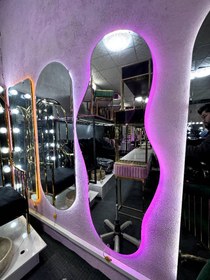 تصویر آینه دیواری آرایشگاهی 