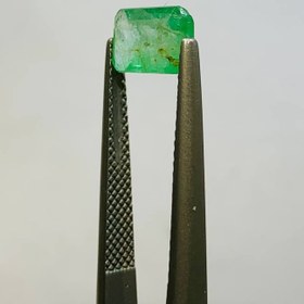 تصویر نگین زمرد كلمبيا سایز 9*6 میلی‌متر 