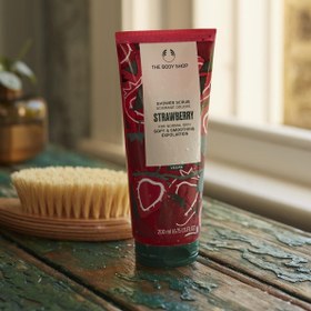 تصویر لایه بردار بدن اورجینال برند The body shop مدل Strawberry Body Scrub 200 ml کد 129666015 