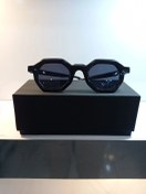 تصویر عینک آفتابی چند ضلعی 