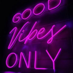 تصویر نئون فلکسی متن GOOD VIBES ONLY 