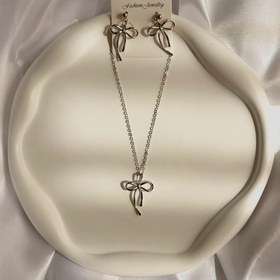 تصویر گردنبند و گوشواره پاپیون 