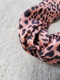 تصویر هدبند ساتن طرح پلنگی 